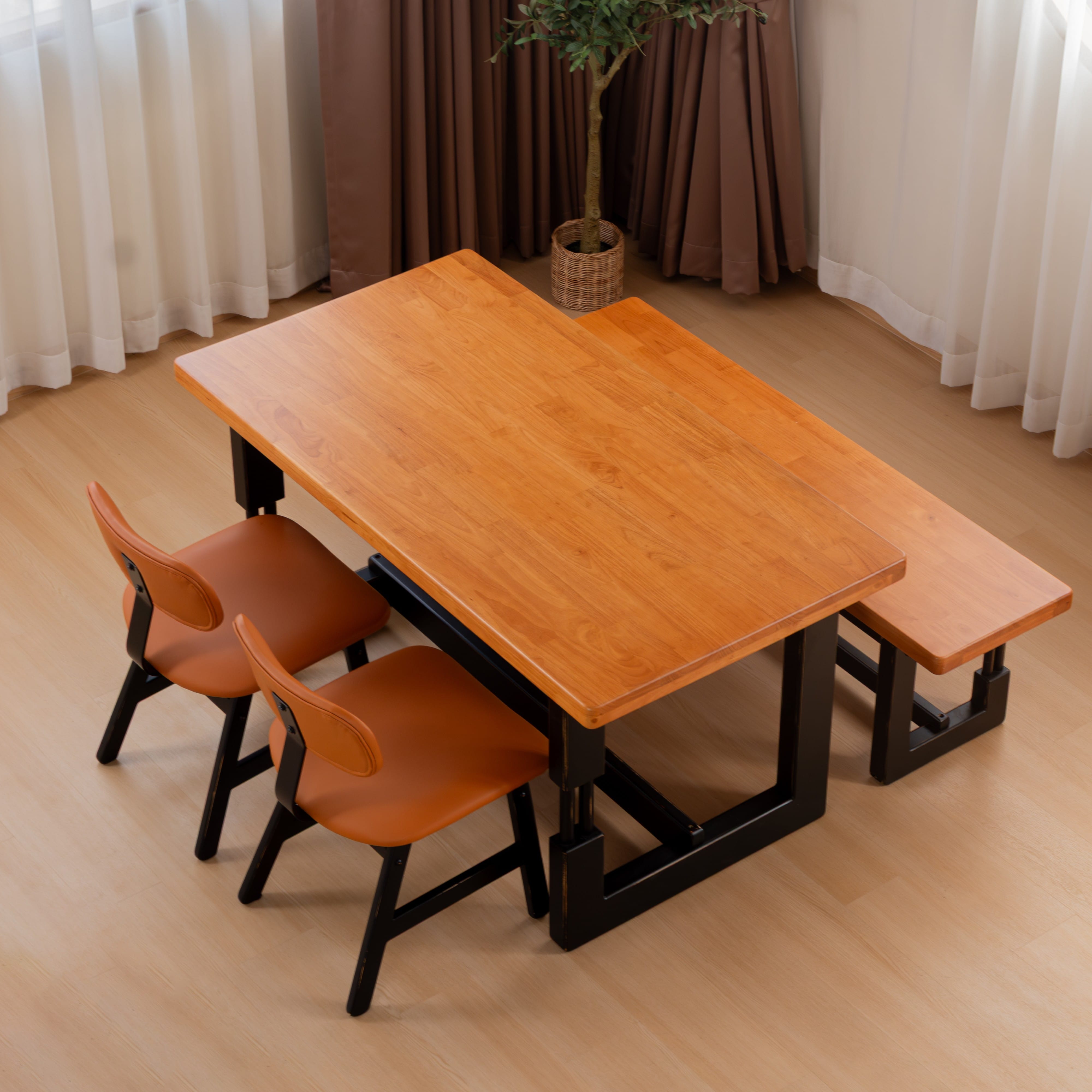โต๊ะทานข้าวไม้ยางพาราแท้ 4 ที่นั่ง MAAI DESIGN  รุ่น MAYA TABLE ขาดำ สีโอ๊ค_3
